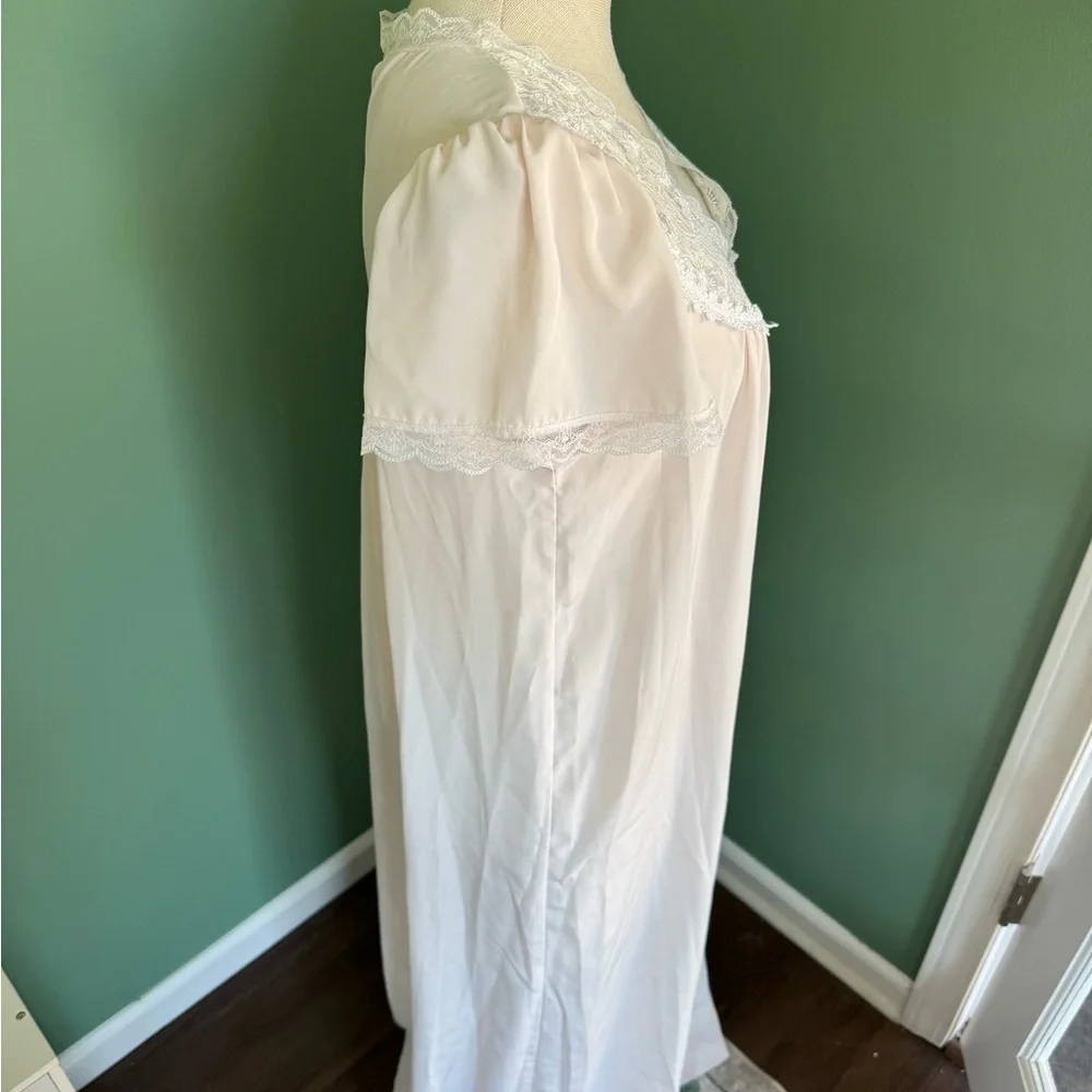 Vintage Christian Dior nightgown - Picture 10 of 12